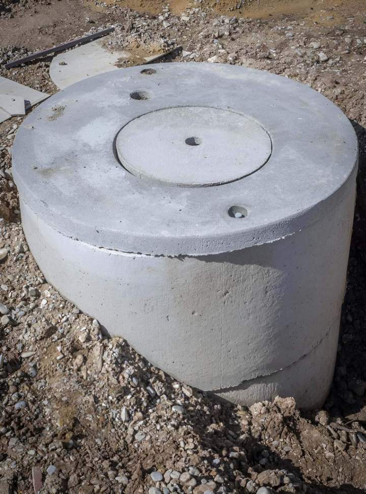 Puits bétonné à trois ouvertures, Orange