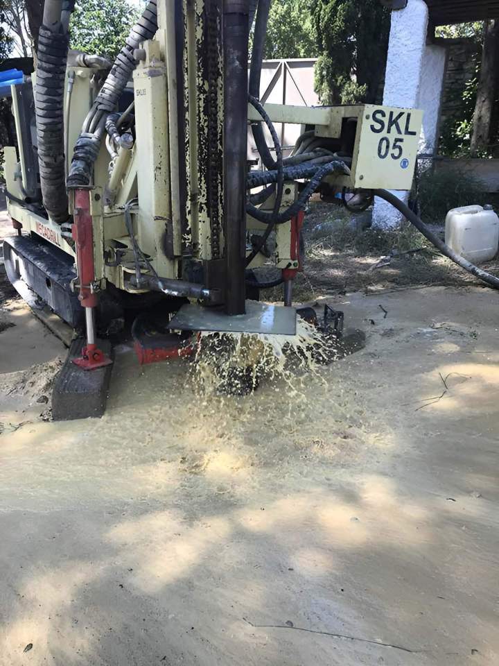 Jaillissement d’eau sous pression, Orange