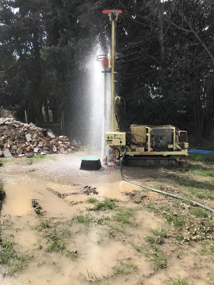 Forage hydraulique en cours, Orange